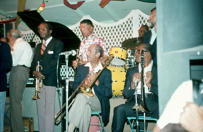 1975-03.jpg - 26.07.1975 Dance Stage
"Dixieland Bash":
W. Manone, T. Riley, D. Cheatham, V. Dickenson, T. Benford, W. Joseph, E. Hubble