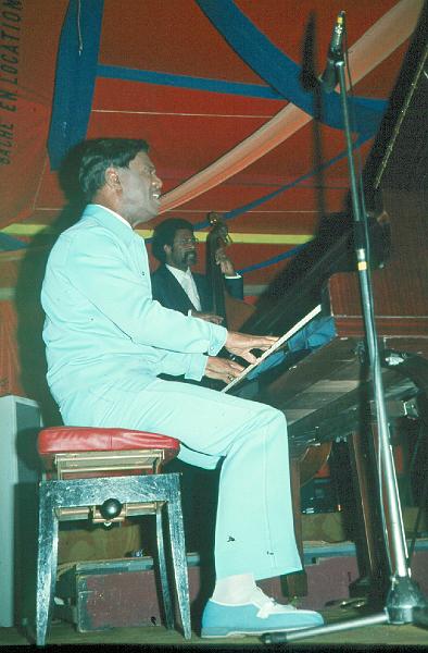 1975-08.jpg - 23.07.1975 24:00 Garden Stage
Earl Hines, Harley White