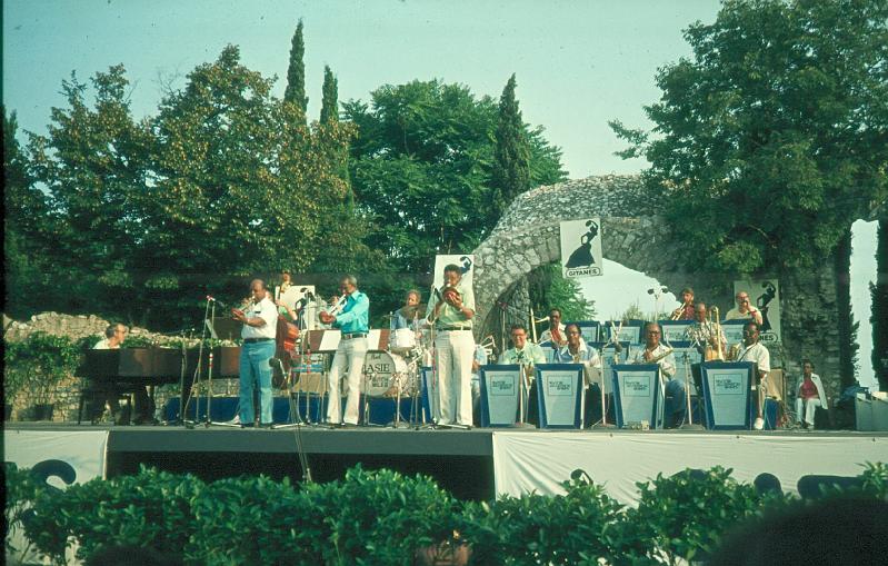 1976-002.JPG - Ellington 1940s 09.07.1976 17:00 Arena Stage
NYRC (Open Rehearsal): Dick Hyman, Francis Williams, George Duvivier, Bootie Wood, Joe Newman, Bobby Rosengarden, Bob Wilber (verdeckt), Johnny Mince, Al Cobb, Norris Turney, Budd Johnson, Jimmy Maxwell, Mighty Flea Connors, Bernie Privin, Heywood Henry