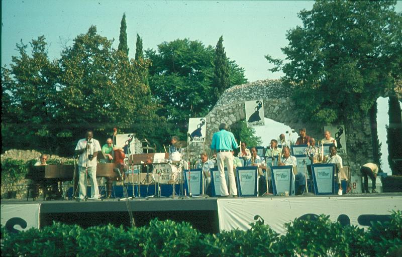 1976-003.JPG - Ellington 1940s 09.07.1976 17:00 Arena Stage
NYRC (Open Rehearsal): Dick Hyman, Cootie Williams, George Duvivier, Bobby Rosengarden, Zoot Sims, Joe Newman (dir.), Johnny Mince (verdeckt), Bootie Wood, Norris Turney, Al Cobb, Francis Williams, Budd Johnson, Jimmy Maxwell, Mighty Flea Connors, Bernie Privin, Heywood Henry