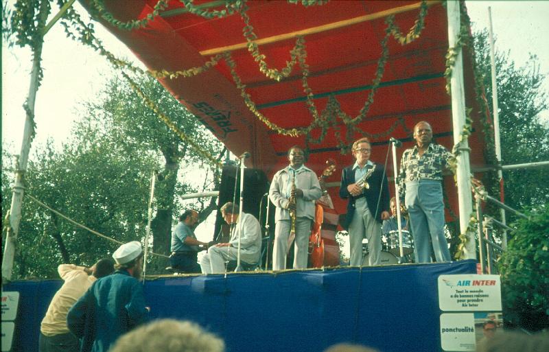 1976-011.jpg - Soprano Surfeit 13.07.1976 19:00 Garden Stage
Milt Buckner, Zoot Sims, Heywood Henry, Bob Wilber, Bob Rosengarden, Budd Johnson