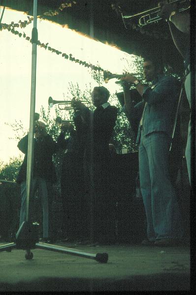 1976-015.jpg - Tootin For Pops 13.07.1976 20:00 Garden Stage
Pee Wee Erwin, Jimmy McPartland, Joe Newman, Dick Sudhalter