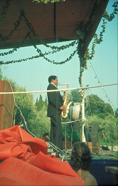 1976-017.jpg - 09.07.1976 18:00 Garden Stage
"Let Me Off Uptown":
Illinois Jacquet