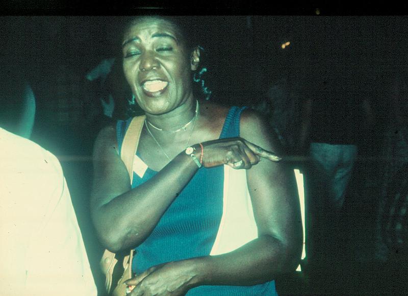 1976-024.jpg - Carrie Smith off-stage 1976 (Foto Diethelm Schäffner)