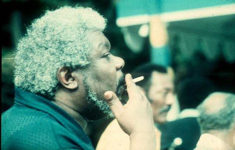 1976-027.jpg - Arvell Shaw off-stage 1976 (Foto Diethelm Schäffner)