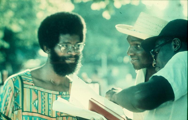 1976-040.jpg - Alan Dawson - Harold Mabern - Major Holley off-stage 1976 (Foto Diethelm Schäffner)