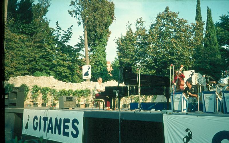 1976-047.jpg - 1976 Arena Stage
New York Repertory Company: Hyman, Duvivier, Pizzarelli