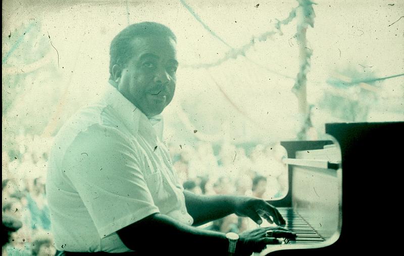 1976-054.jpg - 1976 Dance Stage
Preservation Hall Jazz Band (p)  (Foto Diethelm Schäffner)