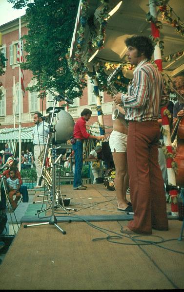 1976-062.jpg - 14.07.1976 Barrelhouse Jazzband; 21:00 Dance Stage
Frank Selten, Reimer von Essen