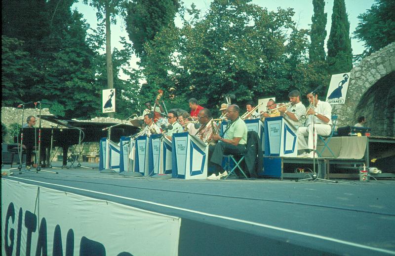 1976-075.jpg - 1976 New York Repertory Company, Dick Hyman, Bucky Pizzarelli, Milt Hinton, Johnny Mince, Bob Wilber, Bobby Rosengarden, Budd Johnson, Al Cobb, Heywood Henry, Eddie Bert, Pee Wee Irwin, Jimmy Maxwell, Dick Sudhalter