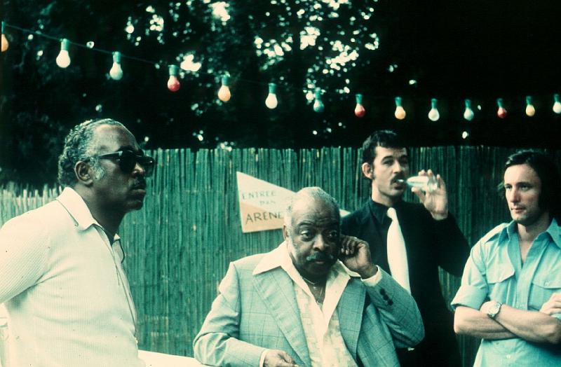 1976-081.jpg - 1976 John Defferay & Count Basie off-stage (Foto Diethelm Schäffner)