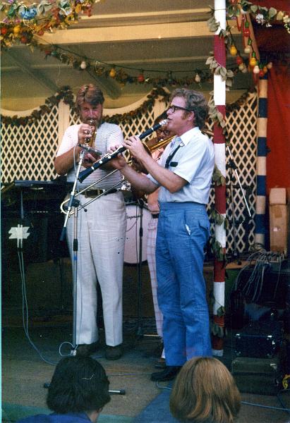 1976-093.jpg - 1976 Dance Stage NYRC: Jimmy Maxwell, Bob Wilber