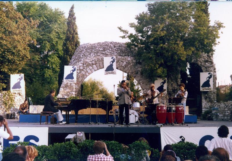 1976-102.jpg - 13.07.1976 Arena Stage 17:00 "Dizzy Gillespie Quartet": Dizzy Gillespie, Mickey Roker, Rodney Jones, Benjamin Brown, John Lewis