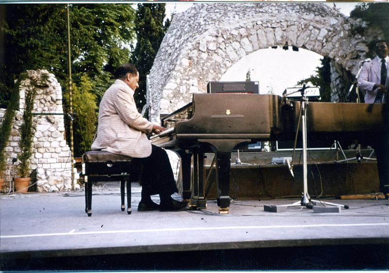 1976-105.jpg - 11.07.1976 Arena Stage 17:00 "Teddy Wilson Quintet": Teddy Wilson, Zoot Sims, Michel Gaudry, Bob Rosengarden, Buck Clayton