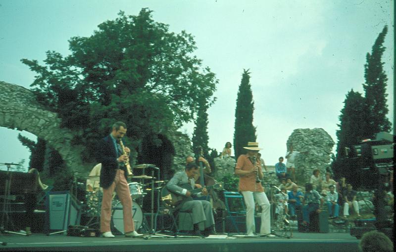 1977-007.jpg - 1977 Soprano Summit: Kenny Davern, Bobb Rosengarden (verdeckt), Bucky Pizzarelli, George Duvivier, Bob Wilber