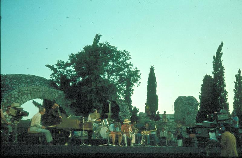 1977-020.jpg - 1977 Arena Stage: Dick Hyman, George Duvivier, Bobby Rosengarden, Zoot Sims, Bob Wilber, Eddie Daniels