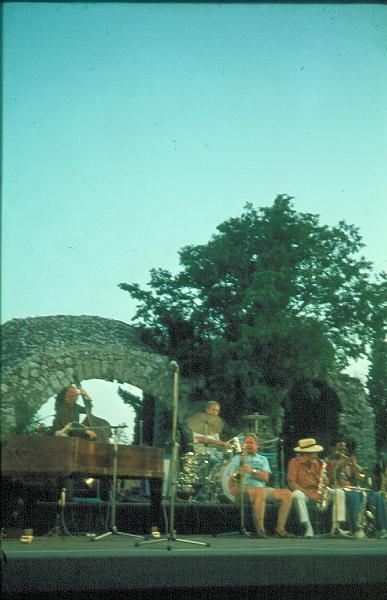 1977-021.jpg - 1977 Arena Stage: George Duvivier, Bobby Rosengarden, Zoot Sims, Bob Wilber, Eddie Daniels