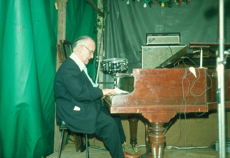 1977-040.jpg - 1977 Joe Venuti