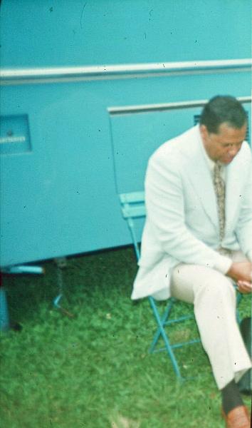 1977-042.jpg - 1977 John Lewis off-stage