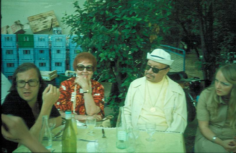 1977-054.jpg - 1977 Barney Bigard & wife off-stage