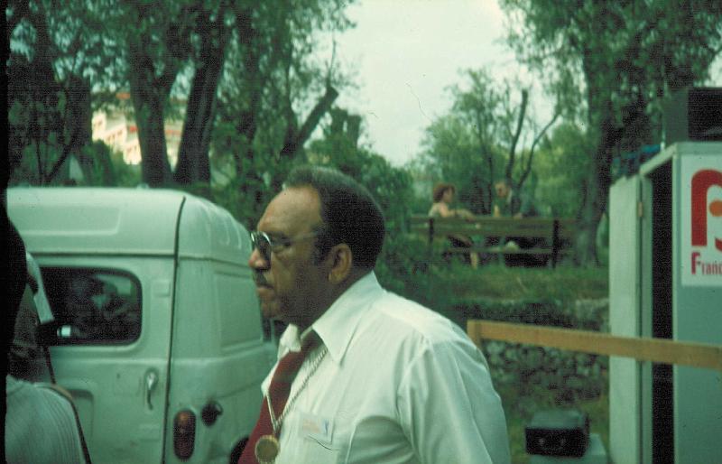 1977-057.jpg - 1977 Freddie Kohlman off-stage