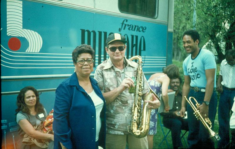 1977-078.jpg - 1977 Blanche Thomas, Zoot Sims, John Faddis a.o. off-stage