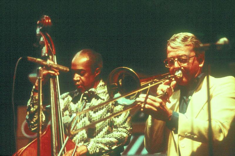 1977-DS02.jpg - 1977 Slam Stewart, Kai Winding (Foto Diethelm Schäffner)