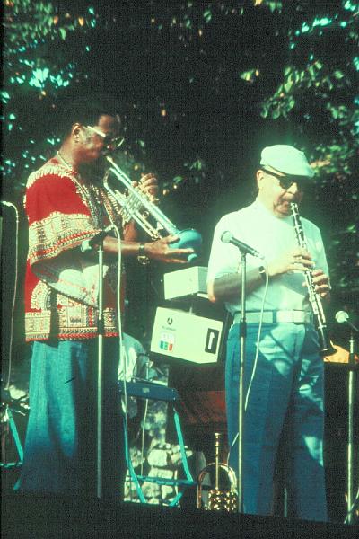 1977-DS04.jpg - 1977 Clark Terry, Barney Bigard  (Foto Diethelm Schäffner)