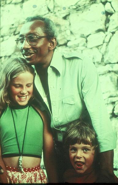 1977-DS05.jpg - 1977 Joe Newman & Kids (Foto Diethelm Schäffner) off-stage