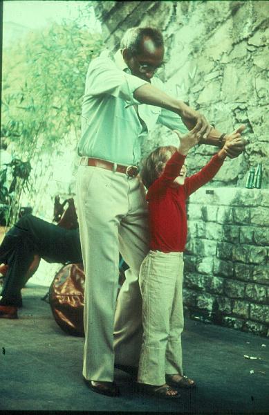 1977-DS37.jpg - 1977 Joe Newman & Kid off-stage