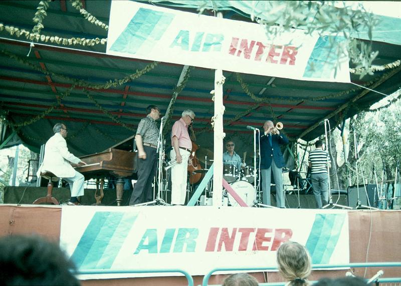 1978-035.jpg - 09.07.1978 Garden Stage
"The World's Greatest Jazz Band":
Dick Hyman, Johnny Mince, Yank Lawson, Bob Rosengarden, Wild Bill Davison, George Masso