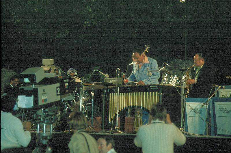 1978-040.jpg - 07.07.1978 Arena Stage
"Lionel Hampton All Star Big Band":
Ray Bryant, Lionel Hampton, Arnett Cobb