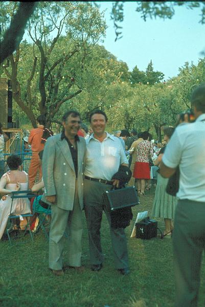 1978-073.jpg - 1978 Bucky Pizzarelli - Johnny Mince off-stage
