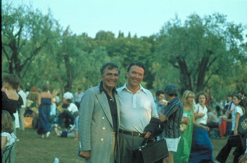 1978-074.jpg - 1978 Bucky Pizzarelli - Johnny Mince off-stage