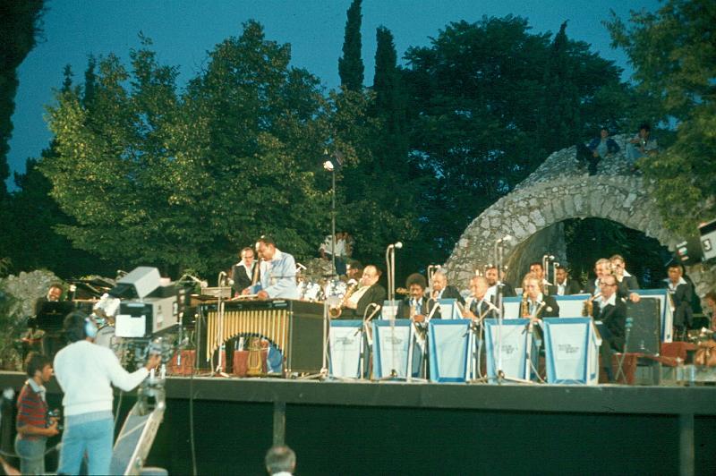 1978-119.JPG - 13.07.1978 Arena Stage
"Lionel Hampton All Star Big Band":
Ray Bryant, Chubby Jackson, Lionel Hampton, Panama Francis, Arnett Cobb, Charles McPherson, Billy Mackel, Earl Warren, John Gordon, Paul Moen, Benny Powell, Cat Anderson, Kai Winding, Pepper Adams, Jimmy Maxwell, Joe Newman