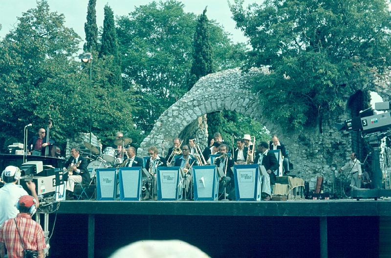 1979-002.JPG - 1979 Arena Stage
NYRC: (Dick Hyman), George Duvivier, Bucky Pizzarelli, Bob Rosengarden, Budd Johnson, Bob Wilber, Michael Zwerin, Norris Turney, Dick Sudhalter, Jimmy Maxwell, Arnie Lawrence, Eddie Bert, Ernie Royal, Heywood Henry, Pee Wee Erwin