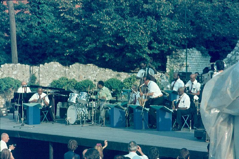 1979-003.JPG - 08.07.1979 Arena Stage
"Panama Francis & His Savoy Sultans": Red Richards, J. Smith, Panama Francis, Howard Johnson, Bill Pemberton, B. Smith, Frank Williams, George Kelly, Irving Stokes
