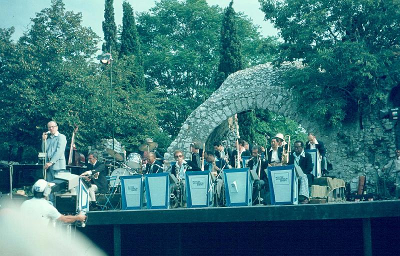 1979-004.JPG - 1979 Arena Stage
NYRC: Dick Hyman dir. George Duvivier, Bucky Pizzarelli, Bob Rosengarden, Budd Johnson, Bob Wilber, Michael Zwerin, Norris Turney, Dick Sudhalter, Jimmy Maxwell, Arnie Lawrence, Eddie Bert, Ernie Royal, Heywood Henry, Pee Wee Erwin