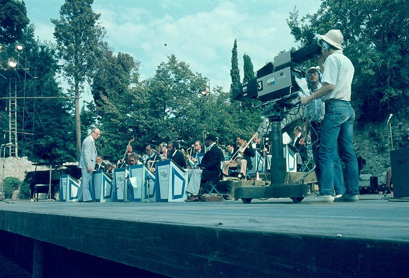 1979-005.JPG - 10.07.1979 Arena Stage
NYRC: Dick Hyman dir. George Duvivier, Bucky Pizzarelli, Bob Rosengarden, Budd Johnson, Bob Wilber, Michael Zwerin, Norris Turney, Dick Sudhalter, Jimmy Maxwell, Arnie Lawrence, Eddie Bert, Ernie Royal, Heywood Henry, Pee Wee Erwin