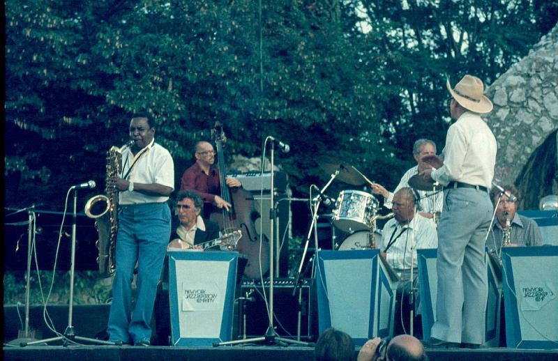 1979-006.jpg - 10.07.1979 Arena Stage
NYRC: Heywood Henry, Bucky Pizzarelli, George Duvivier, Bud Johnson, Bob Rosengarden, Dick Hyman, Bob Wilber