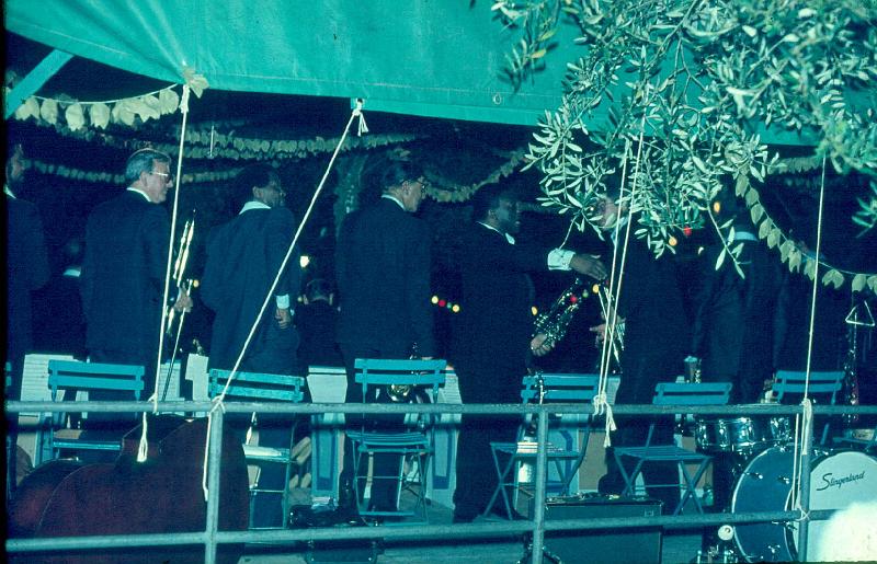 1979-010.jpg - 10.07.1979 Garden Stage
"Lionel Hampton All Star Big Band":
Benny Powell, Kai Winding, Curtis Fuller, Cheatham, Anderson, Maxwell, Newman