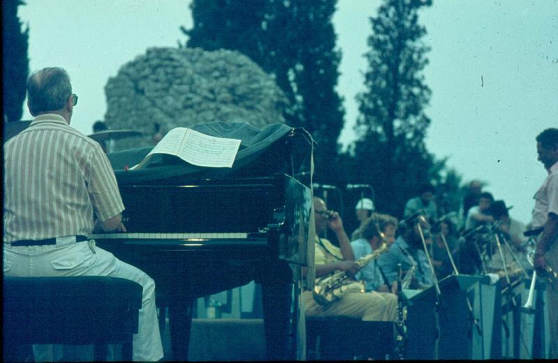 1979-015.jpg - 11.07.1979 Arena Stage New York Repertory Company - Dizzie Gillespie dir.; Hyman, Budd Johnson, Bob Wilber, Norris Turney, Arnei Lawrence, Dizzy Gillespie