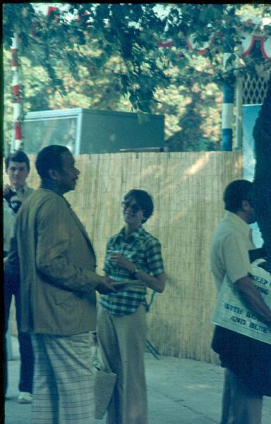 1979-046.jpg - 1979 Gus Johnson, Ute Pehl off-stage