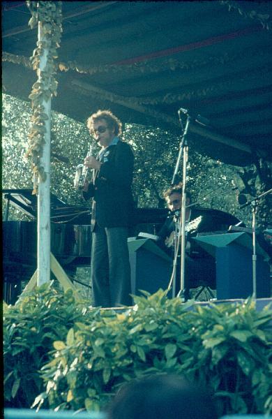 1979-051.jpg - 12.07.1979 Garden Stage Bob Wilber, Bucky Pizzarelli - New York Repertory Company