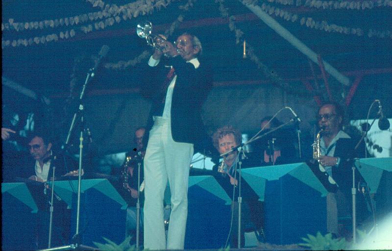 1979-053.jpg - 12.07.1979 Garden Stage
NYRC: Bucky Pizzarelli, Joe Newman, Bob Wilber, Norris Turney