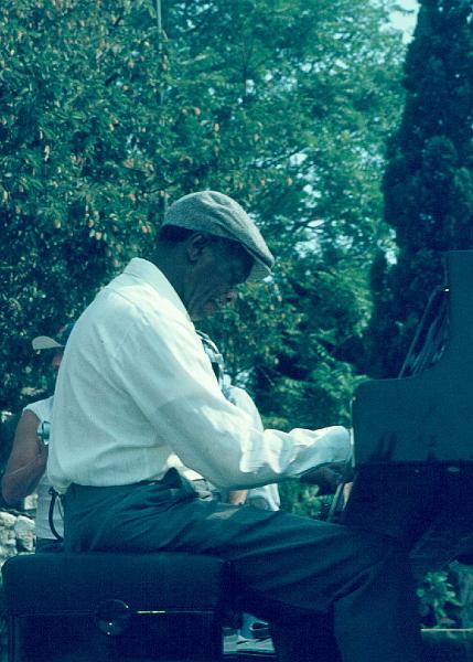 1979-069.jpg - 1979 Arena Stage:
Hank Jones