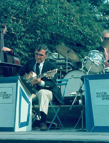 1979-071.jpg - 1979 Arena Stage
NYRC: George Duvivier, Bucky Pizzarelli, Bob Rosengarden