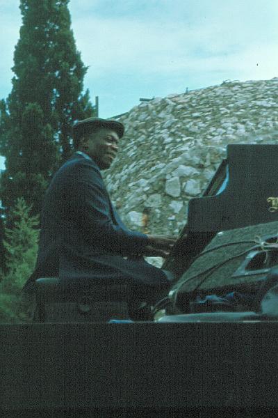 1980-05.jpg - 1980 Arena Stage
Hank Jones