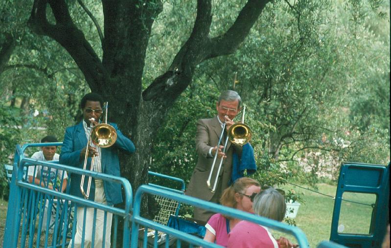 1980-39.jpg - 1980 Curtis Fuller - Kai Winding off-stage