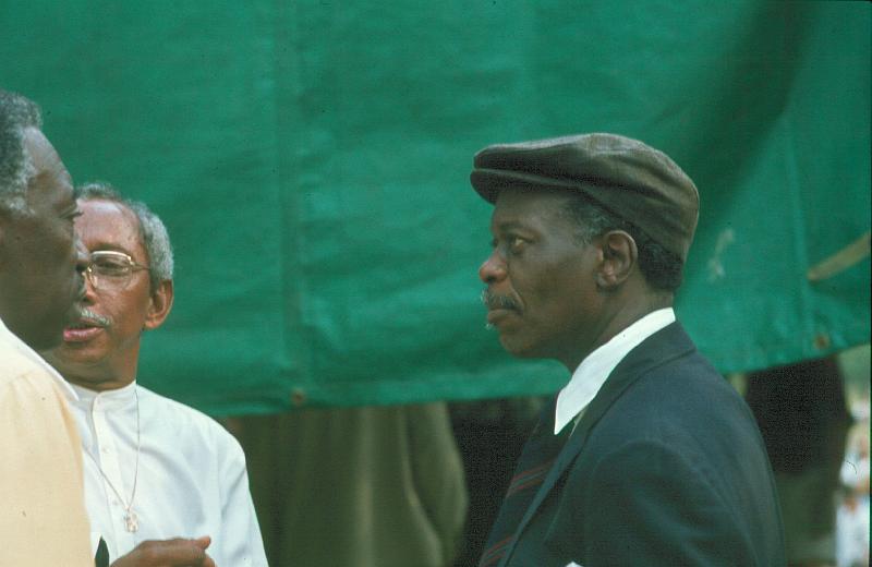 1980-41.jpg - 1980 Joe Williams - Joe Newman - Hank Jones off-stage